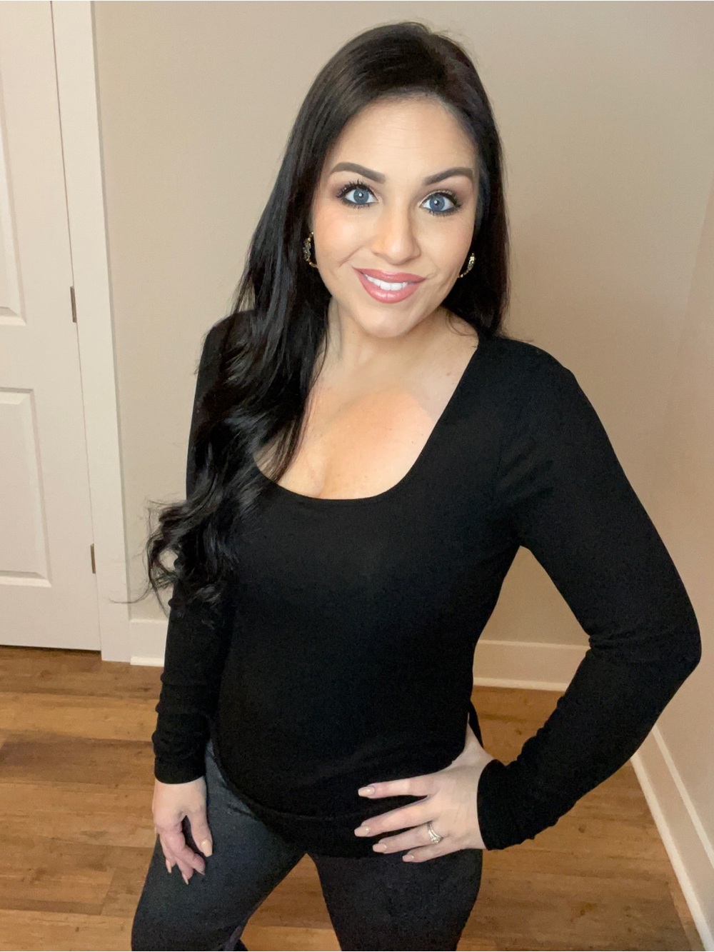 Plus Size XXL Women’s Scoop Neck Long Sleeve Top - Black - Built in Bra